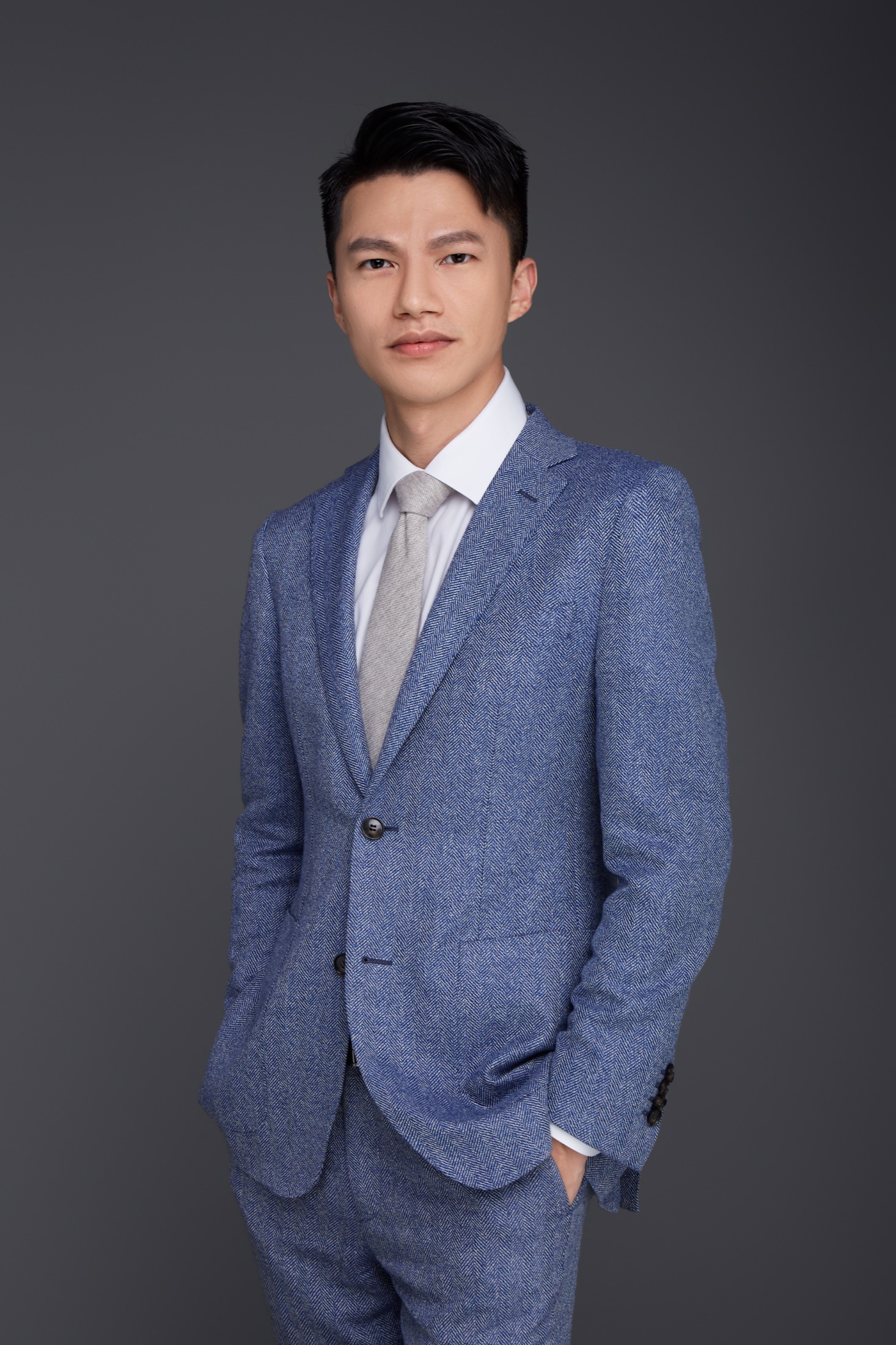 陈钟涛律师黑白职业照